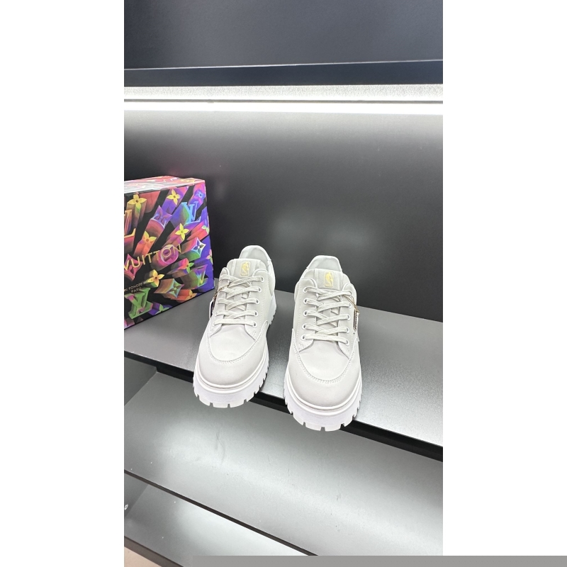 l**is V*t*n sneakers